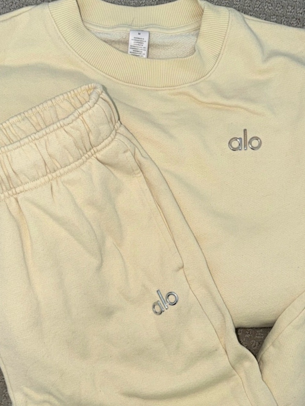 ALO Yoga lemon ice yellow Sweatshirt and Joggers Set - Picture 2 of 2